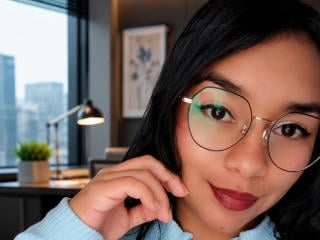 Webcam model CloeMorgan from XLoveCam