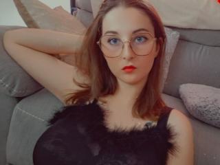 Webcam model CoralieLaCoquine from XLoveCam