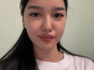 Webcam model CourtneyLina from XLoveCam