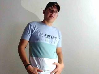 Profile and Statistics for CuriousLyon on XLoveCam