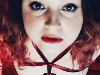 Webcam model CurlyCherry from XLoveCam