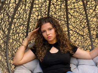 Webcam model CurlyElina from XLoveCam