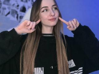 Webcam model CuttiCrystal from XLoveCam