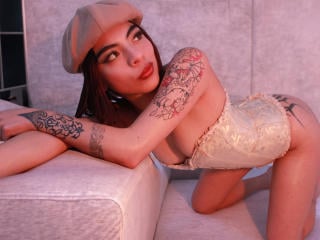 Webcam model Dafnewills from XLoveCam