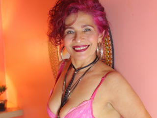 Webcam model DalilaNajjar from XLoveCam