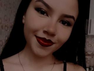 Webcam model DaniaHill from XLoveCam