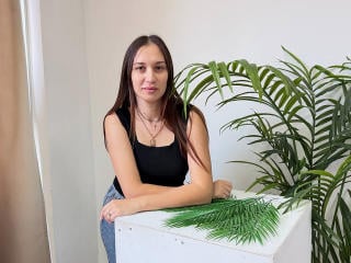 Webcam model DinaPeich from XLoveCam