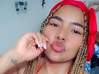 Webcam model DulceAnahir from XloveCam