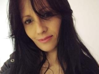 Webcam model DulceShary from XloveCam