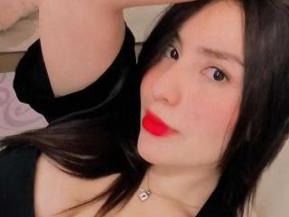 Webcam model DulceaVenegra from XloveCam