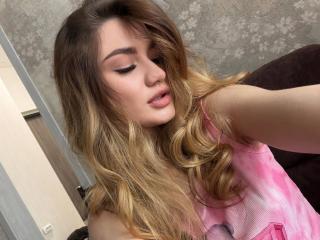 Webcam model EarthaAmspaugh from XloveCam