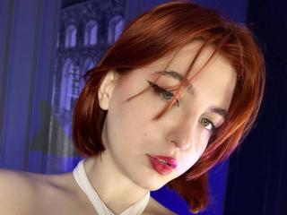Webcam model EdnaWine from XLoveCam