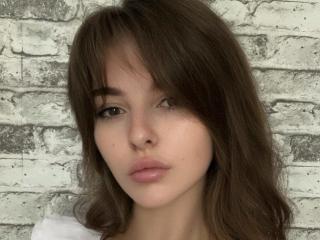 Webcam model ElanaFalencki from XLoveCam
