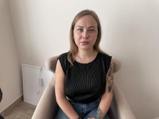 Webcam model EllenWestern from XLoveCam