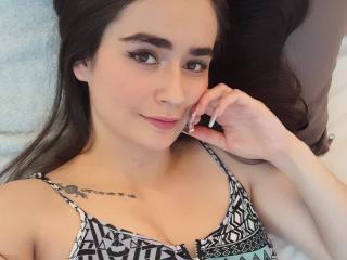 Webcam model EllieBonneth from XLoveCam