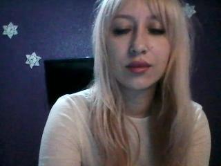 Webcam model EmaHardy from XLoveCam