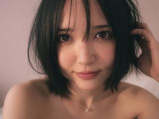 Webcam model EmaVanhowe from XLoveCam