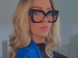 EmiLaFrancaise Selfie Gallery