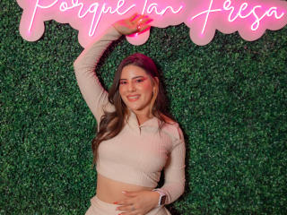 Webcam model EmmaMackey from XLoveCam