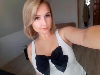 Webcam model EmmaxSugar from XLoveCam