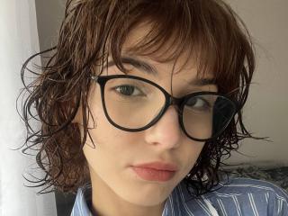 Webcam model ErynAttridge from XLoveCam