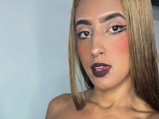 Webcam model EscarletRuby from XLoveCam