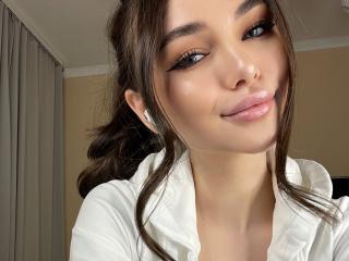 Webcam model ExtraGiuli69 from XloveCam