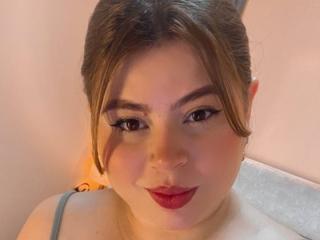 EymiTomsom Selfie Gallery