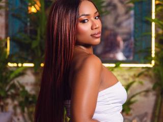 Webcam model FarinaLyte from XLoveCam