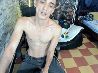 FelipeColinssy Live Cam on XLoveCam
