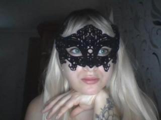 Webcam model FionaJazz from XLoveCam