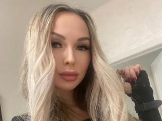 Webcam model FitnessGerl from XLoveCam