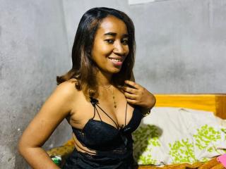 Webcam model FloJolie from XLoveCam