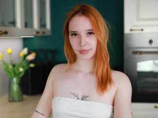 Webcam model FoxySonya from XLoveCam