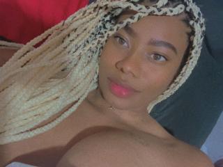 Webcam model FranccescaRusso from XLoveCam