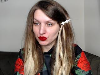 Webcam model GlamyGlam from XLoveCam