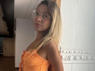 Webcam model HeyHoyHi from XloveCam