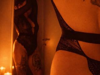 Webcam model HeyLina-hot from XLoveCam