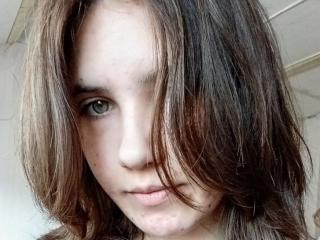 Webcam model HuldaIckert from XLoveCam