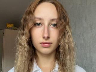 Webcam model IsauraLatz from XLoveCam