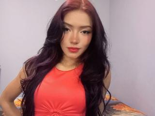 Webcam model IvorySelene from XLoveCam
