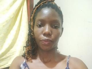 Webcam model JulianaMirabel from XLoveCam