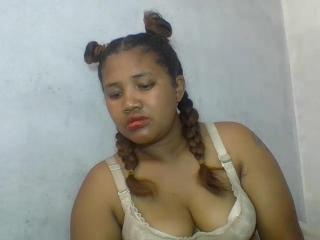 Webcam model Julie69s from XLoveCam