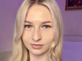 Webcam model JulieBlaze from XLoveCam