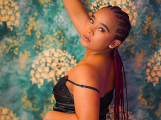 Webcam model KailaniMoani from XLoveCam
