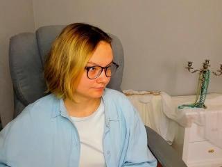 Webcam model Kamelei from XLoveCam