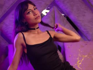 Webcam model KarlaMiilan from XLoveCam