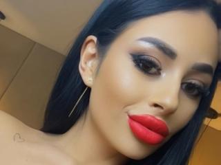 Webcam model KasandraOne from XLoveCam