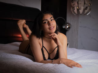 Webcam model KatalellaLein from XLoveCam