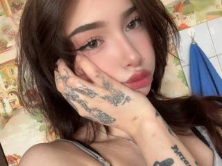 Webcam model KeilaJavellana from XLoveCam